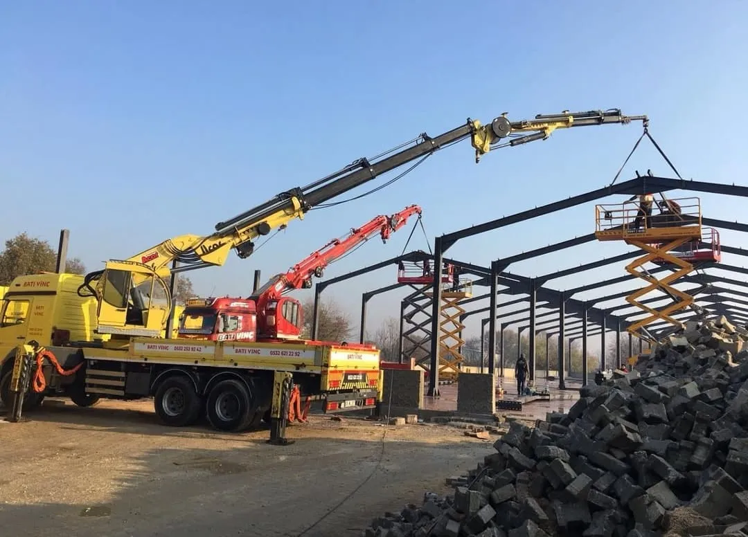 Yüksek Binalarda Dış Cephe Temizliği ve Sandviç Panel Montajı